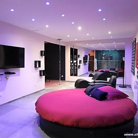 Ds Plaisir Avec Sauna, Jacuzzi A 4*